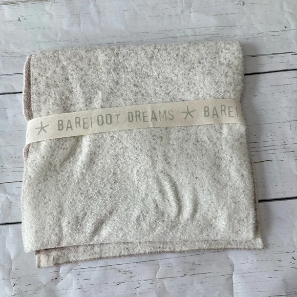 Barefoot Dreams CozyChic Lite Wrap Knit Scarf Cream Taupe New With Tags - Picture 5 of 5